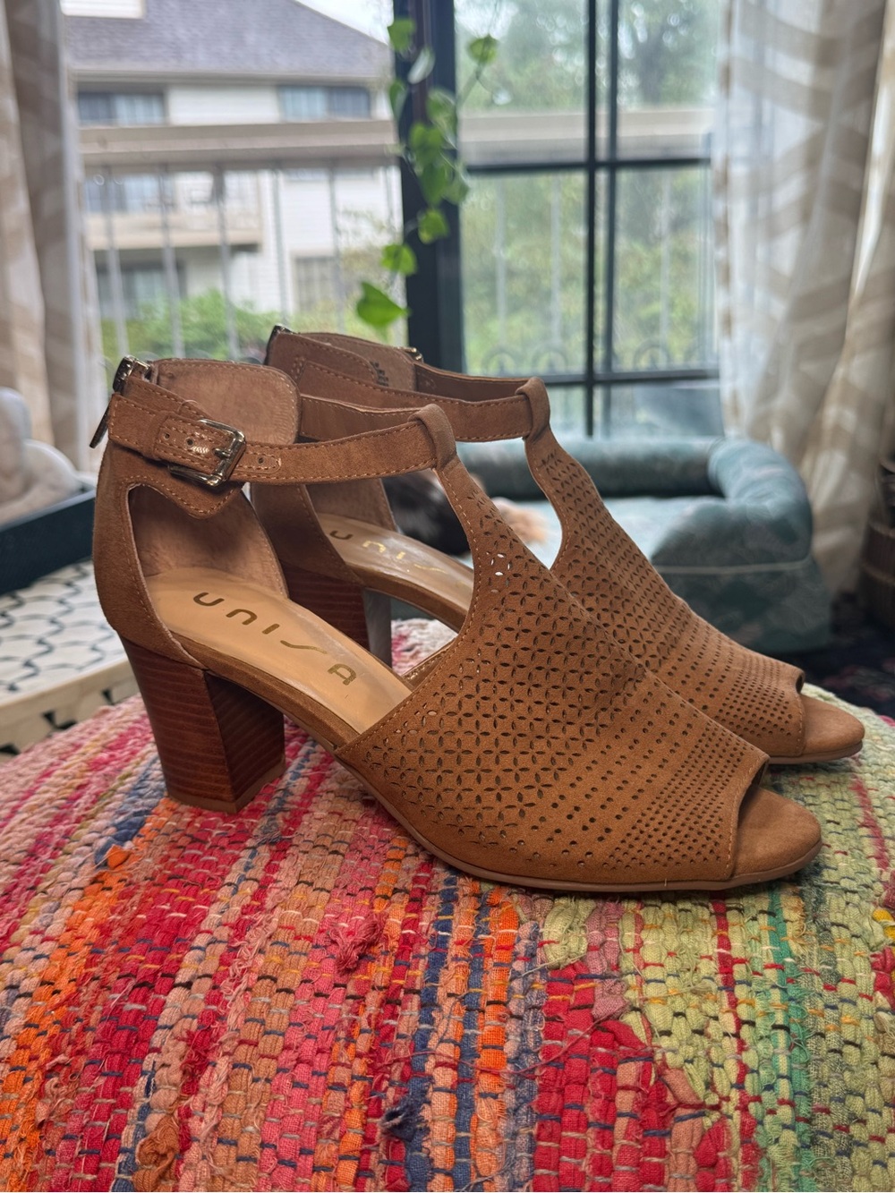 🟤🤎 Unisa Brown Perforated T-Strap Block Heel Sandals 🤎🟤 - Picture 2 of 8